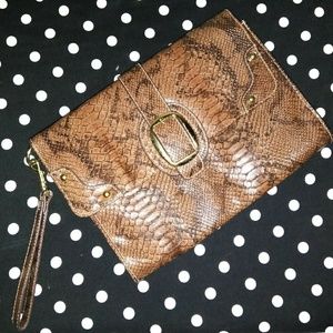 🐍 Snake skin clutch
